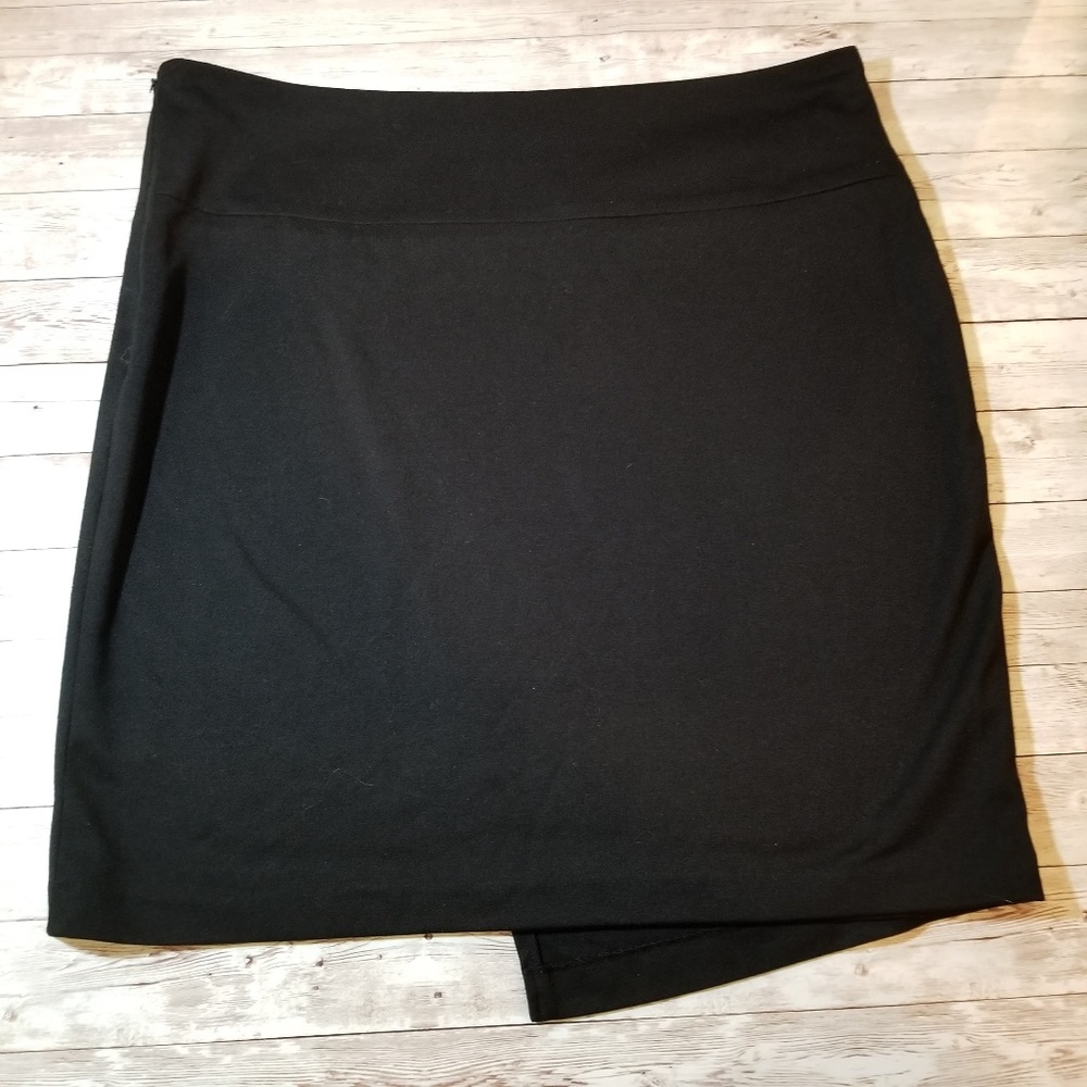 Essentials by ABS Women's Black Midi Skirt sz L